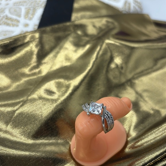 Diamonique Bypass Princess Ring, ss/rhodium, sz 6, just gently worn - Picture 5 of 8